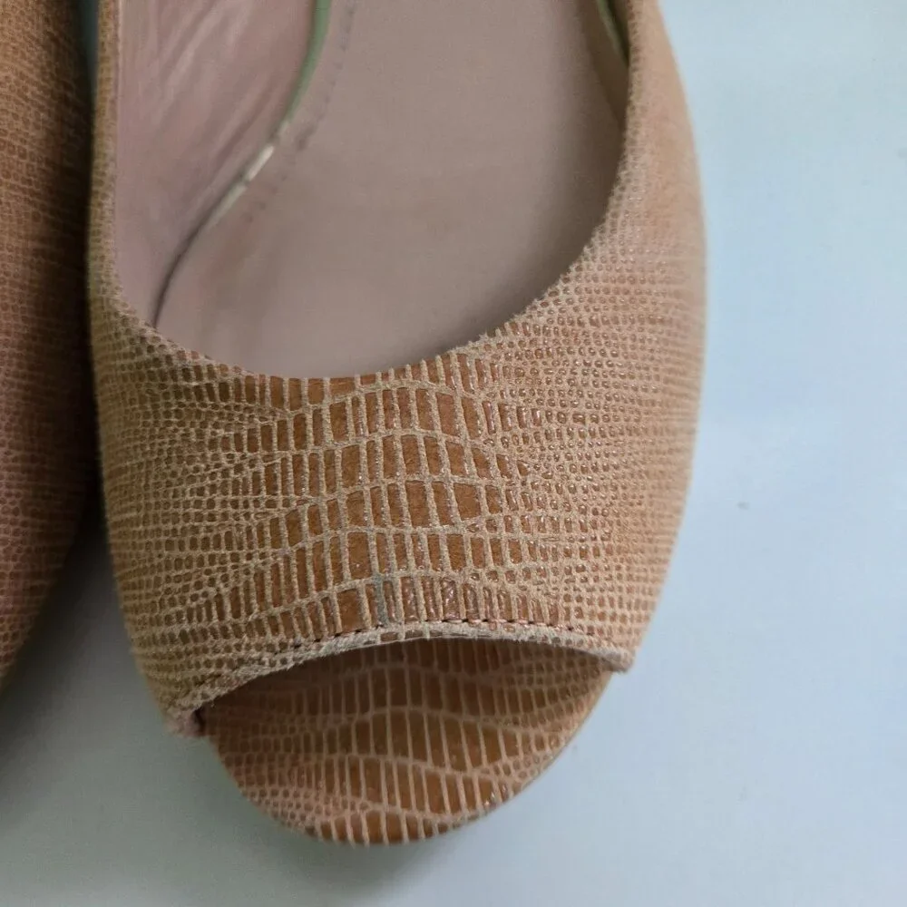 Stuart Weitzman Beige Lizard Embossed Logosavior Pumps Open Toe Size 7.5W